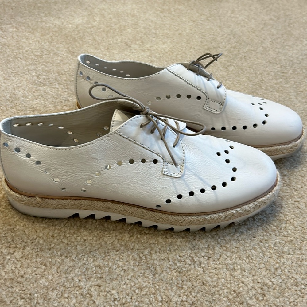 EUC AGL lace up loafers
